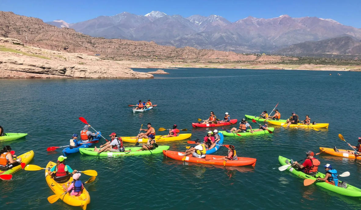 Kayak en Dique de Montaña